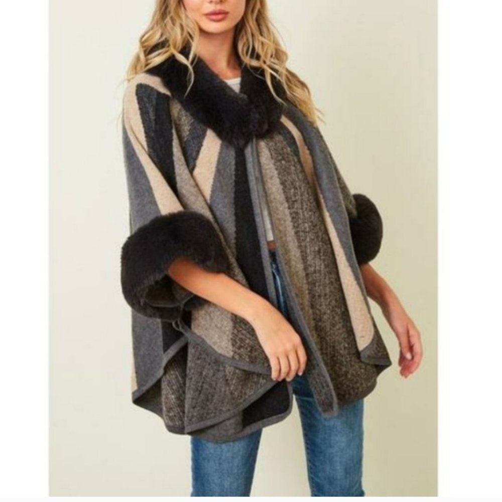 Luxurious minky soft faux fur trim fleece cape NWT - Picture 3 of 8